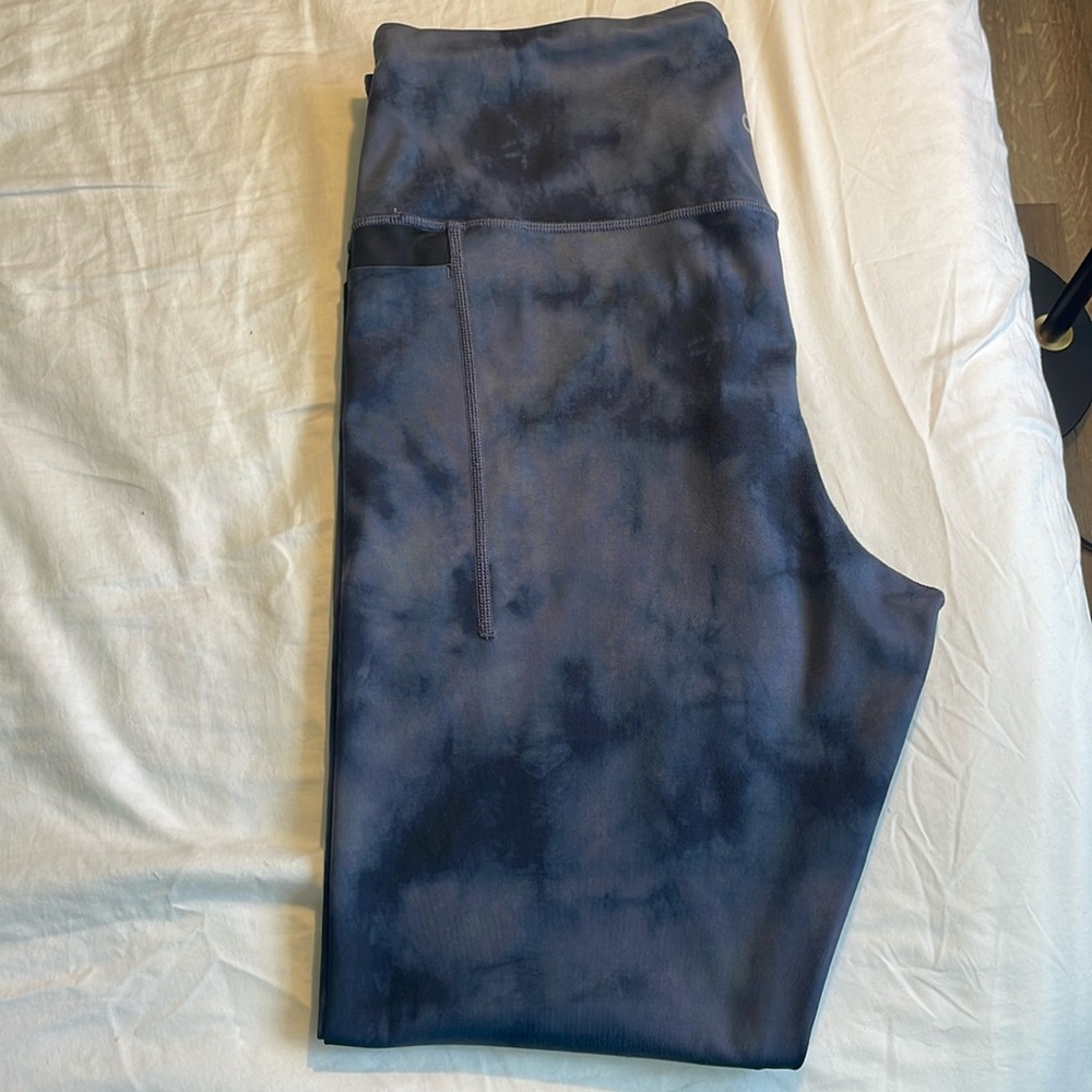 GapFit leggings. Gray-blue tie dye pattern.